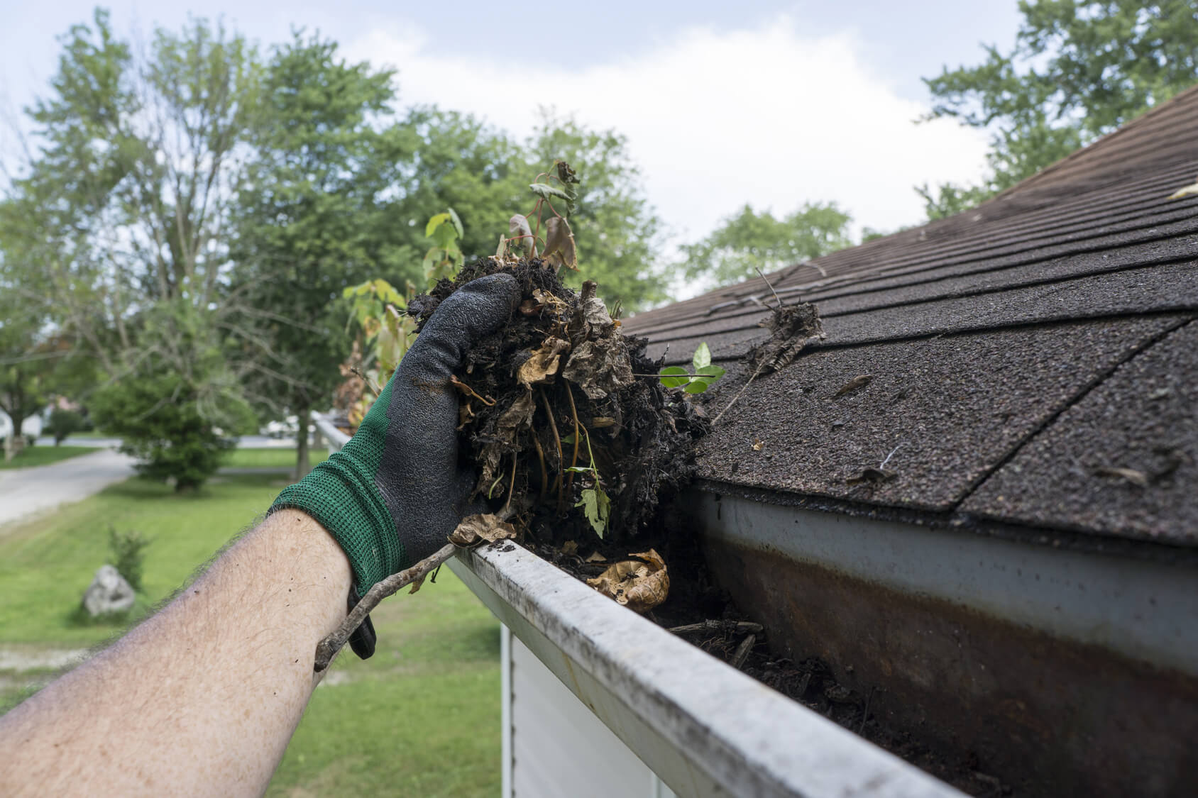 gutter cleaning services in minneapolis